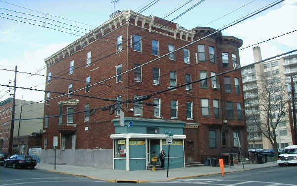 200 Monroe St in Hoboken, NJ - Foto de edificio - Building Photo