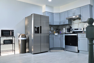 32 S 53rd St, Unit Modern PHL Apartment