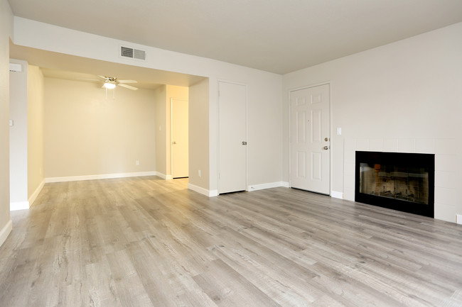 Avondale Apartments in Sacramento, CA - Building Photo - Interior Photo