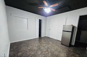 8010 SE US Hwy 301 in Hawthorne, FL - Building Photo - Building Photo