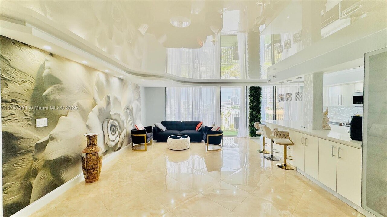 210 174th St, Unit 810 in Sunny Isles Beach, FL - Foto de edificio