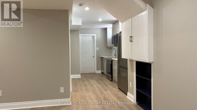 17 Eighth St in Toronto, ON - Building Photo - Building Photo