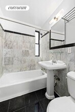 77 W 68th St in New York, NY - Building Photo - Building Photo