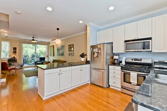 1827 W Oakdale Ave, Unit D in Chicago, IL - Foto de edificio - Building Photo