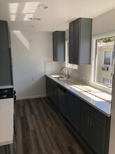 1136 S Holt Ave, Unit 2 in Los Angeles, CA - Foto de edificio - Building Photo