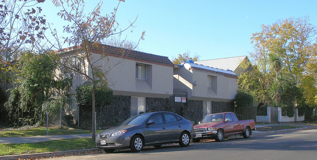 Sherwood Court in Sacramento, CA - Foto de edificio - Building Photo