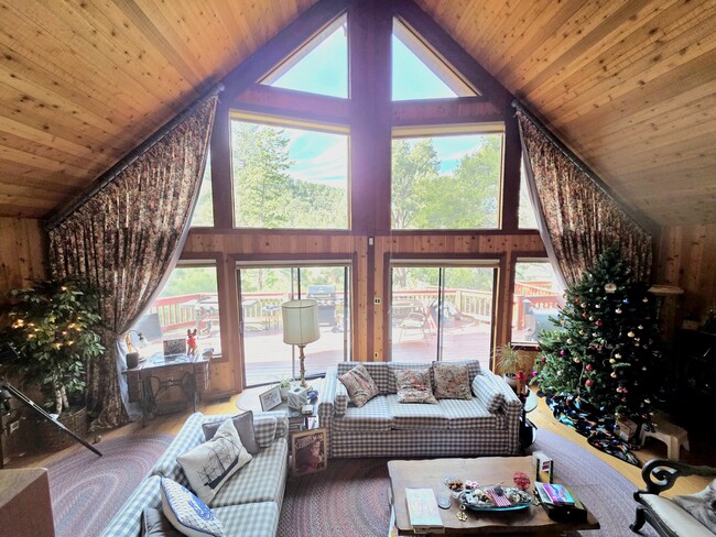 1921 Bernina Dr in Frazier Park, CA - Building Photo - Building Photo