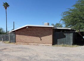 3219-3221 E Monte Vista Dr in Tucson, AZ - Building Photo