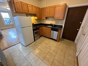 375 Dorchester St, Unit 1 in Boston, MA - Foto de edificio - Building Photo