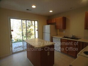 1867 Forest Side Ln in Charlotte, NC - Foto de edificio - Building Photo