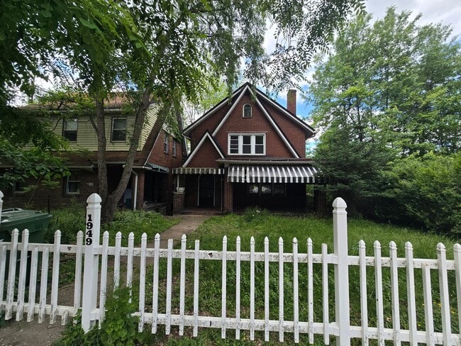 property at 1949 McNary Blvd