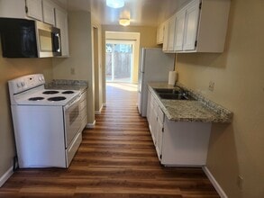 2970 Yulupa Ave in Santa Rosa, CA - Building Photo - Building Photo