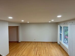 7108 W Niles Ave in Niles, IL - Building Photo - Building Photo