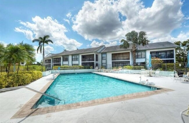 13450 Greengate Blvd, Unit 326 in Ft. Myers, FL - Building Photo - Building Photo