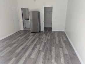 1015 Canal St in Oxnard, CA - Building Photo - Building Photo
