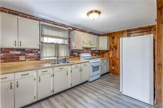 319 Wheatfield St in North Tonawanda, NY - Foto de edificio - Building Photo