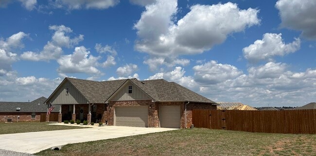 13682 Cornwallis Dr in Elgin, OK - Building Photo - Building Photo