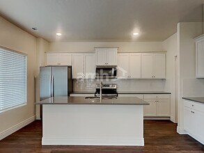 1061 N Barkvine Ave in Star, ID - Building Photo - Building Photo