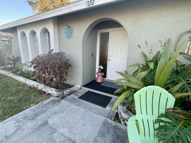 1252 SE 8th St, Unit 1252 in Cape Coral, FL - Foto de edificio - Building Photo