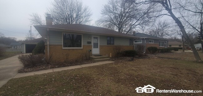 10525 W Custer Ave in Milwaukee, WI - Foto de edificio - Building Photo