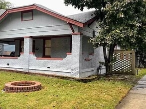 2380 Forrest Ave in Memphis, TN - Foto de edificio - Building Photo