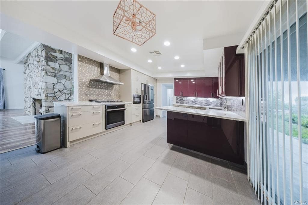 5817 Lockhurst Dr in Los Angeles, CA - Building Photo