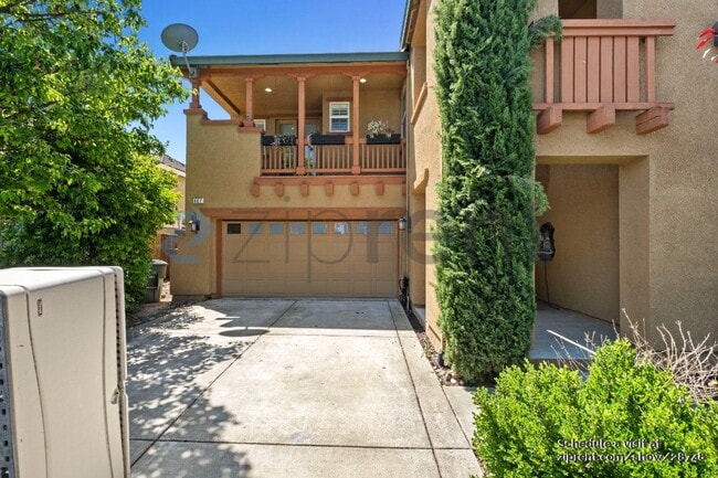 887 Hampton St in Vacaville, CA - Foto de edificio - Building Photo