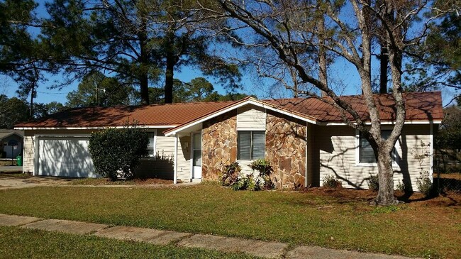 property at 841 Meadow Ln