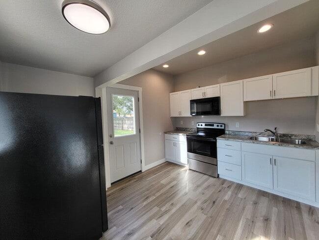 1254 E 24th St in Des Moines, IA - Building Photo - Building Photo
