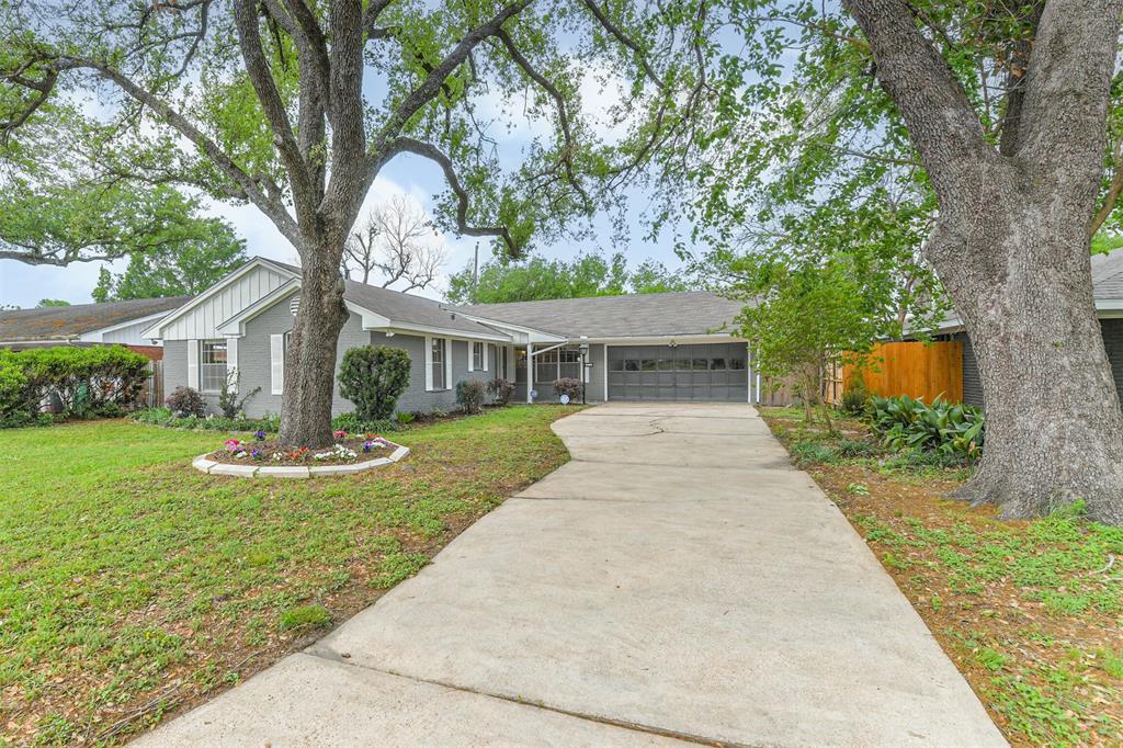 1935 Woodvine Dr in Houston, TX - Building Photo