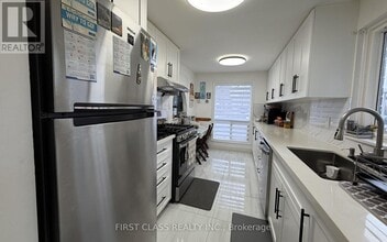 17 Brisbourne Grove in Toronto, ON - Building Photo - Building Photo