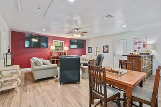 2701 Westwood Main Dr in Bryan, TX - Building Photo - Building Photo