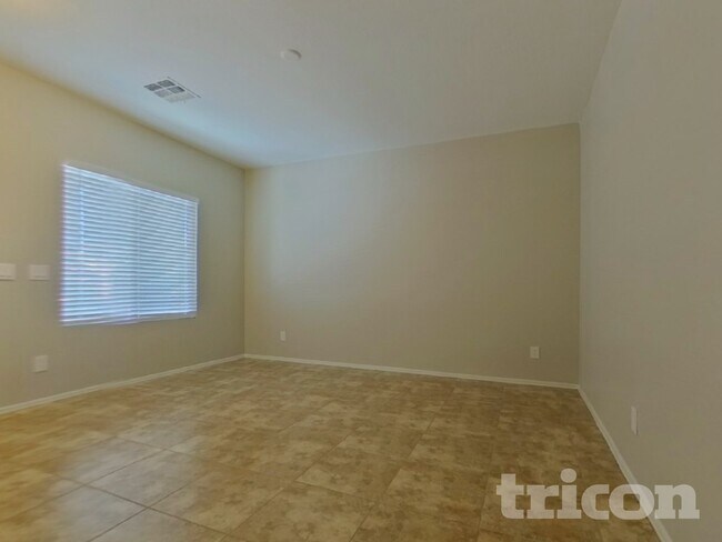 7044 W Branham Ln in Phoenix, AZ - Building Photo - Building Photo