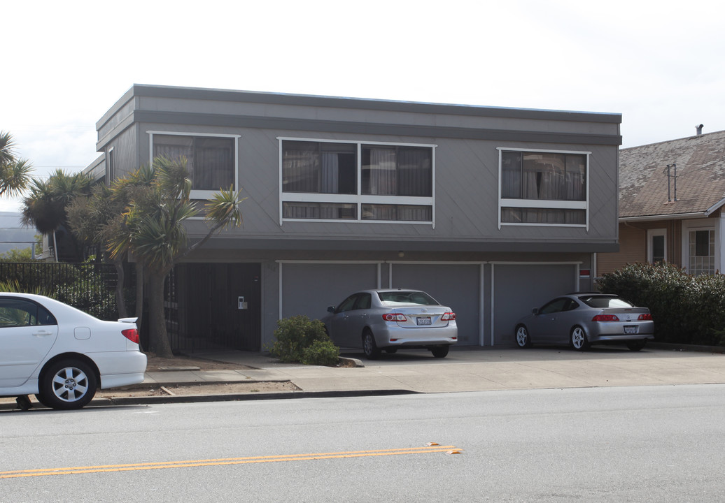 649 Grand Ave in South San Francisco, CA - Building Photo