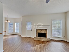 374 Westhill Dr in Newnan, GA - Building Photo - Building Photo