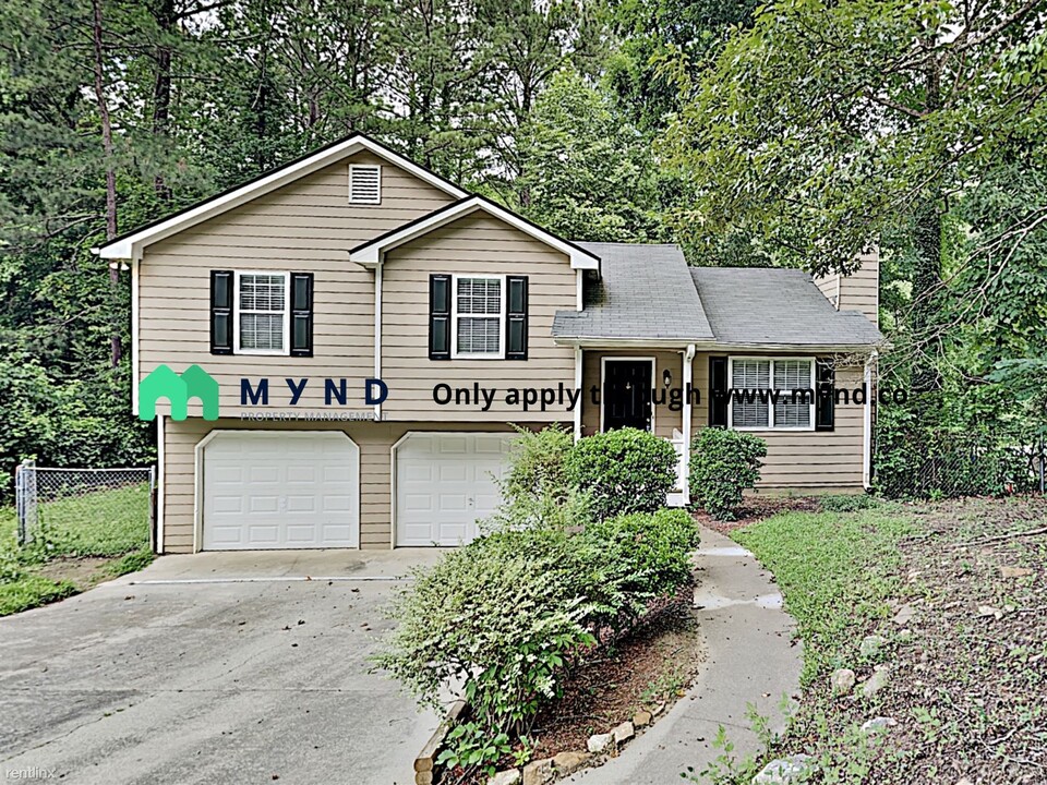 550 Browning Cir in Acworth, GA - Foto de edificio