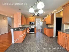 5240 Shannamara Dr in Matthews, NC - Building Photo - Building Photo