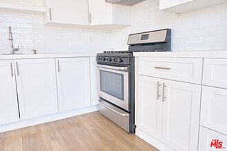 842 11th St in Santa Monica, CA - Building Photo - Building Photo