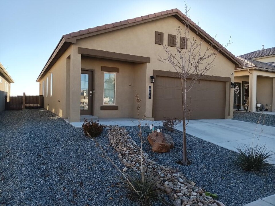 896 Tazanita Lp SE in Rio Rancho, NM - Building Photo