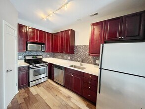 1075 W Roosevelt Rd in Chicago, IL - Building Photo - Building Photo