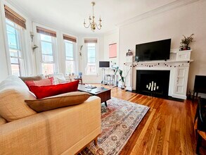 208 Commonwealth Ave, Unit 8 in Boston, MA - Foto de edificio - Building Photo