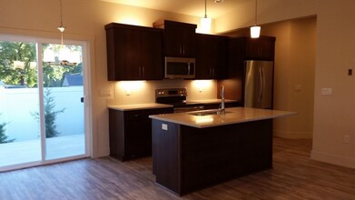 1717 Ammon Pl in Coeur d'Alene, ID - Foto de edificio - Building Photo