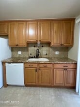 2341 Rock Blvd in Sparks, NV - Foto de edificio - Building Photo