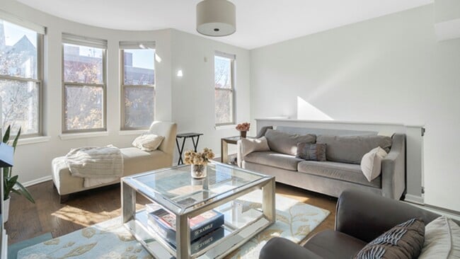 720 W Evergreen Ave, Unit 1 in Chicago, IL - Building Photo - Building Photo