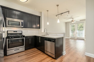 La Belle at Hollywood Tower in Los Angeles, CA - Foto de edificio - Interior Photo