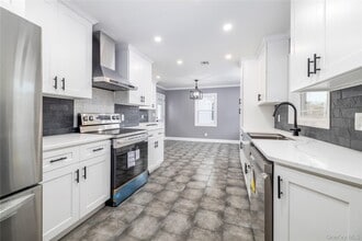 38 Heather Ln in Levittown, NY - Building Photo - Building Photo