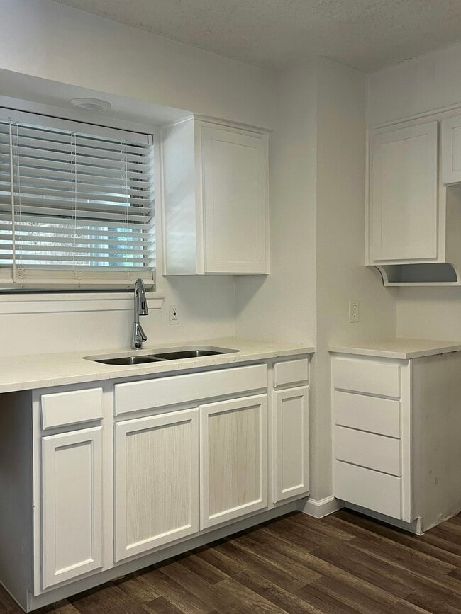 6862 S Creek Dr in Fort Worth, TX - Building Photo - Building Photo