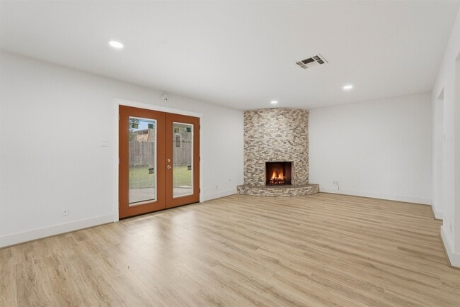 1219 Wisterwood Dr