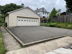 32 Rourke Ave in Southington, CT - Building Photo - Building Photo
