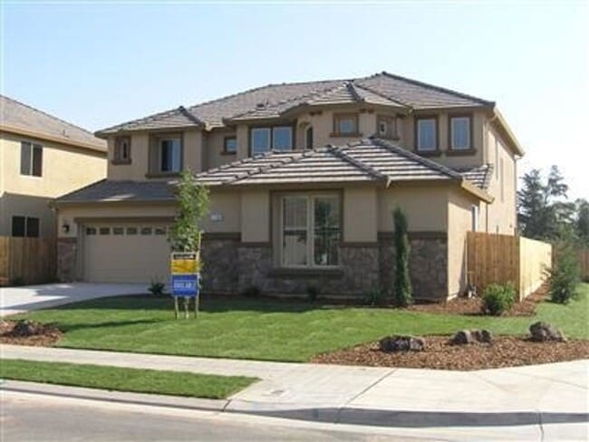 property at 1135 N Whittier Ave